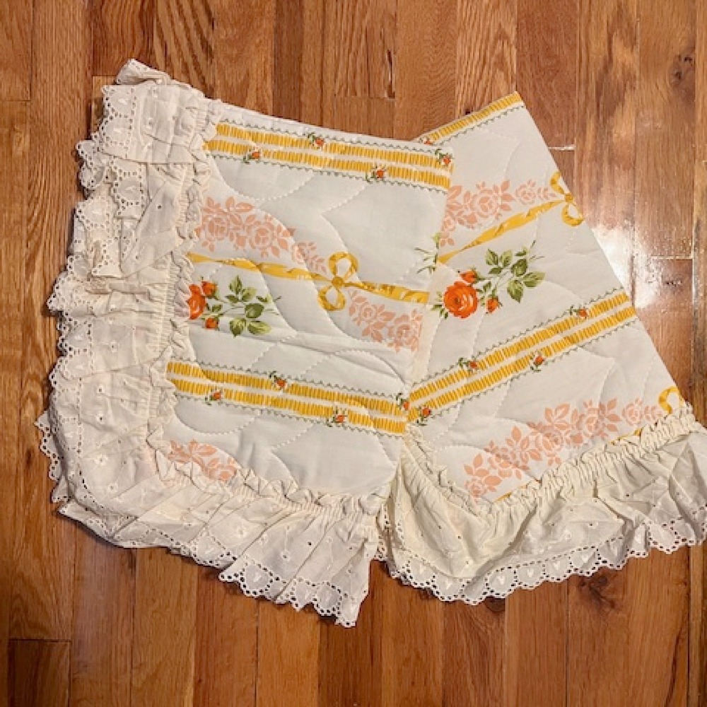 Vintage‎ pair of pillow shams yellow floral striped with lace trim